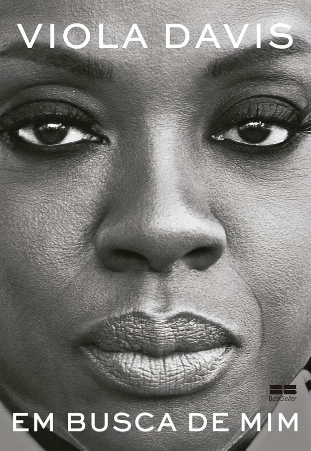 Livro Em Busca de Mim, de Viola Davis. Autobiografia sobre superação, racismo, identidade, carreira, resiliência e autoconhecimento.