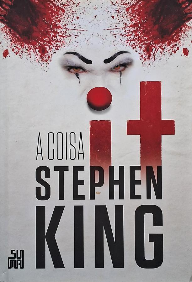 Livro It: A Coisa, de Stephen King, um clássico do terror sobre amizade, medo e o confronto com a entidade Pennywise.