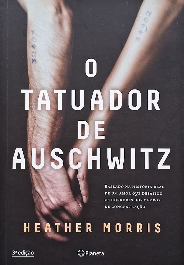 Livro O Tatuador de Auschwitz, de Heather Morris, romance histórico inspirado na história real de Lale e Gita durante o Holocausto.