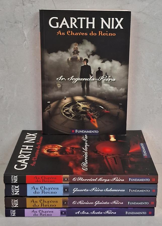 Série As Chaves do Reino em 5 volumes, de Garth Nix. Série de fantasia com Sr. Segunda-Feira, O Horrível Terça-Feira e outros títulos.