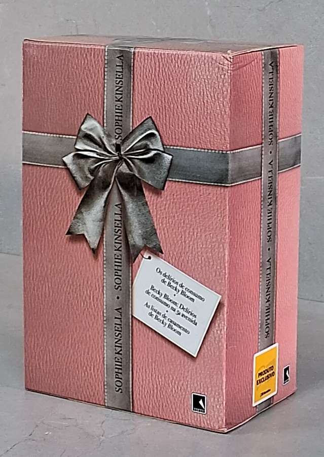 Box Becky Bloom com 3 livros de Sophie Kinsella pela Editora Record. Humor, romance e consumismo nas primeiras aventuras da divertida protagonista.