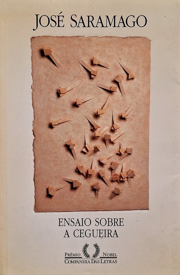 Livro Ensaio sobre a Cegueira, de José Saramago, em edição da Companhia das Letras. Um clássico sobre humanidade, ética, medo, solidariedade e sobrevivência.