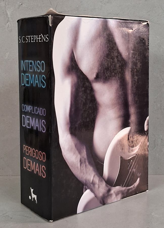 Box Trilogia Rock Star, de S. C. Stephens, com Intenso Demais, Complicado Demais e Perigoso Demais.