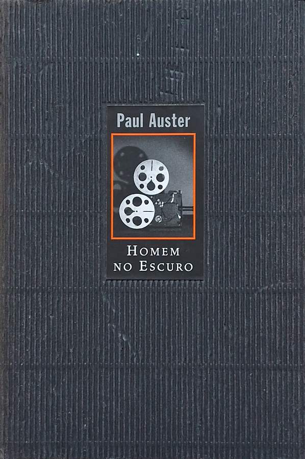 Livro Homem no Escuro, de Paul Auster, romance sobre memória, perda, guerra e realidade, publicado pela Companhia das Letras.